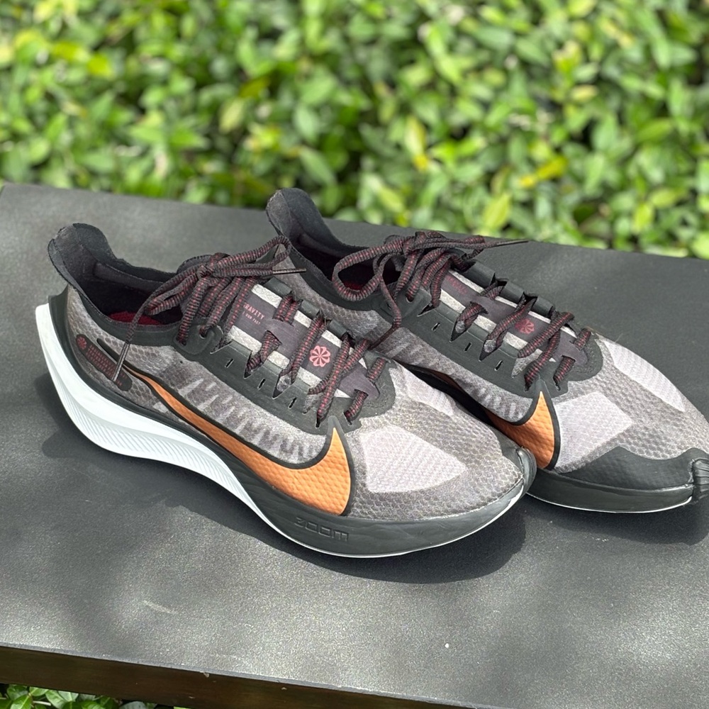 Nike Women’s Metallic Copper and Black Zoom Gravity Athletic Shoes Same Day Ship